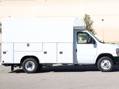 New 2026 Ford E-350 and Econoline 350 Super Duty w/ Power Equipment Group RWD image 8