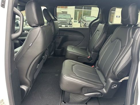 New 2026 Chrysler Pacifica Select image 23