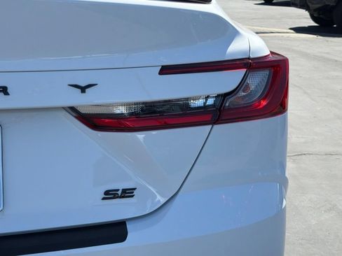 New 2026 Toyota Camry Hybrid FWD image 15