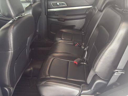 Used 2018 Ford Explorer XLT w/ Equipment Group 202A AWD/4WD image 8