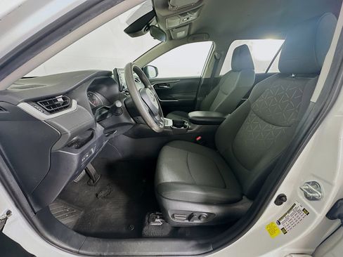 Used 2021 Toyota RAV4 XLE image 13