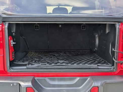 Used 2019 Jeep Wrangler Unlimited Sahara w/ Dual Top Group AWD/4WD image 14