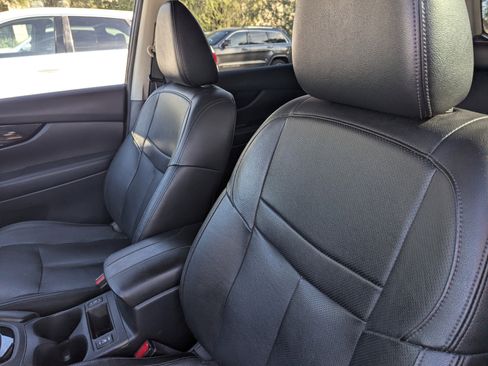 Used 2020 Nissan Rogue SL w/ Premium Package image 8