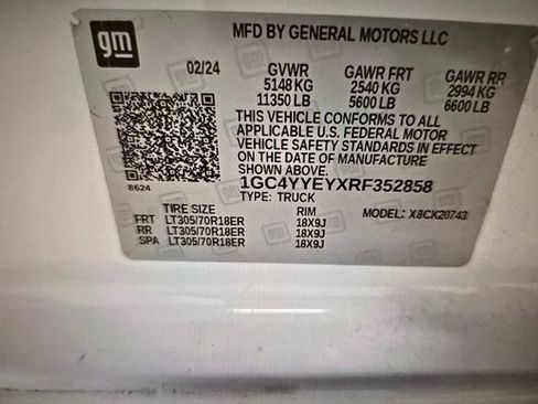 Used 2024 Chevrolet Silverado 2500 ZR2 w/ Technology Package AWD/4WD image 11