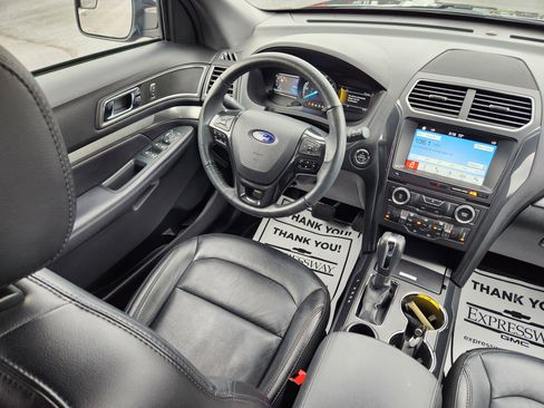 Used 2018 Ford Explorer XLT w/ Equipment Group 202A image 14