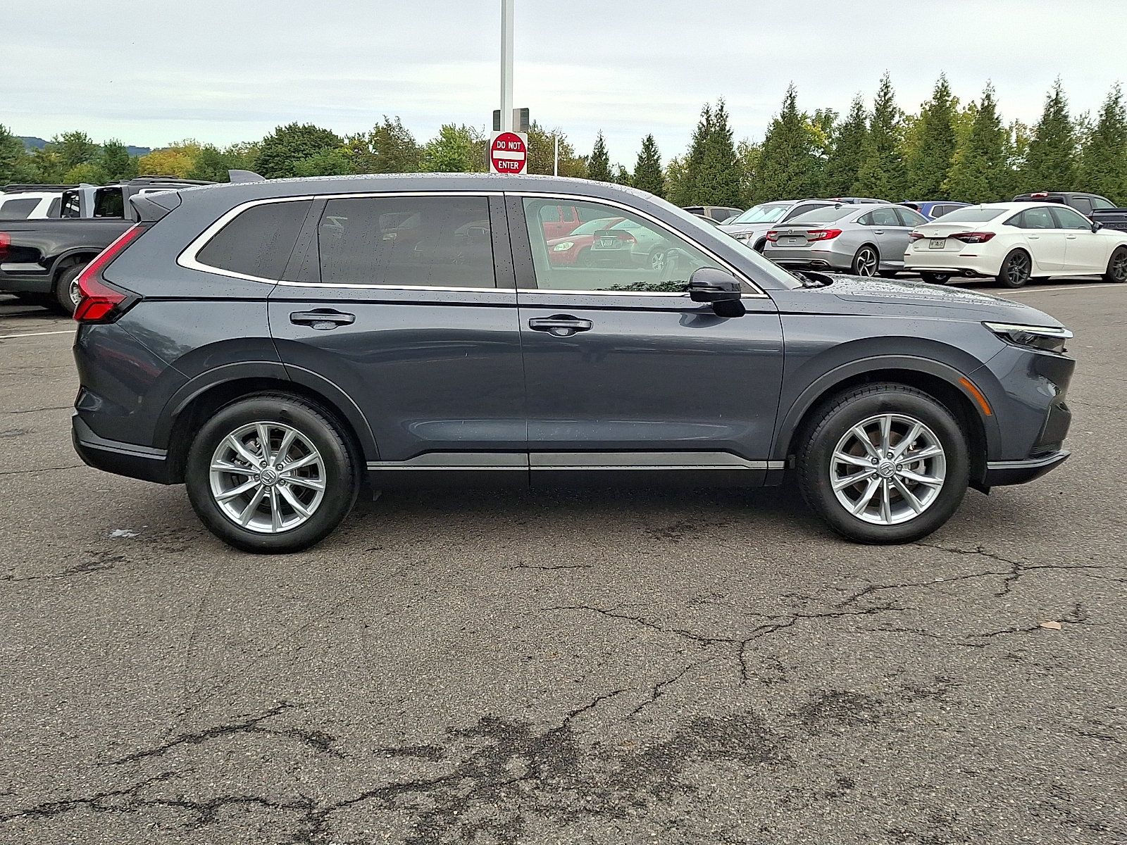Used 2025 Honda CR-V EX image 7