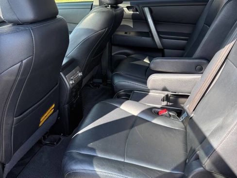 Used 2013 Toyota Highlander SE image 11