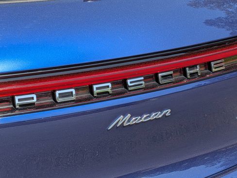 Certified 2025 Porsche Macan w/ Premium Package Plus AWD/4WD image 29
