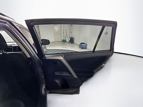 Used 2018 Toyota RAV4 LE image 28