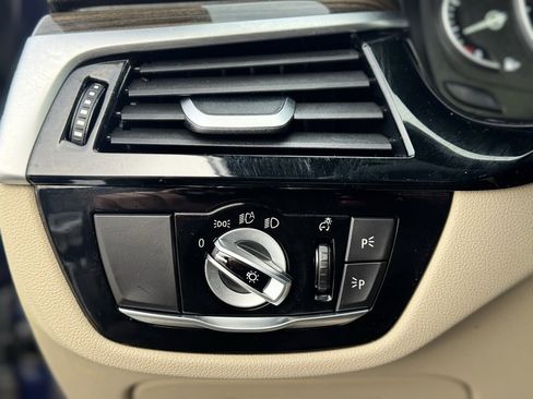 Used 2019 BMW 540i xDrive image 21