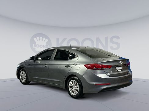 Used 2018 Hyundai Elantra SE image 4