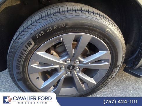 Used 2023 Ford Explorer XLT w/ Equipment Group 202A AWD/4WD image 10