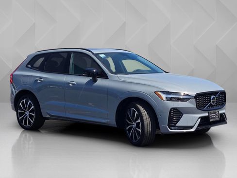 Certified 2025 Volvo XC60 B5 Plus AWD/4WD image 12