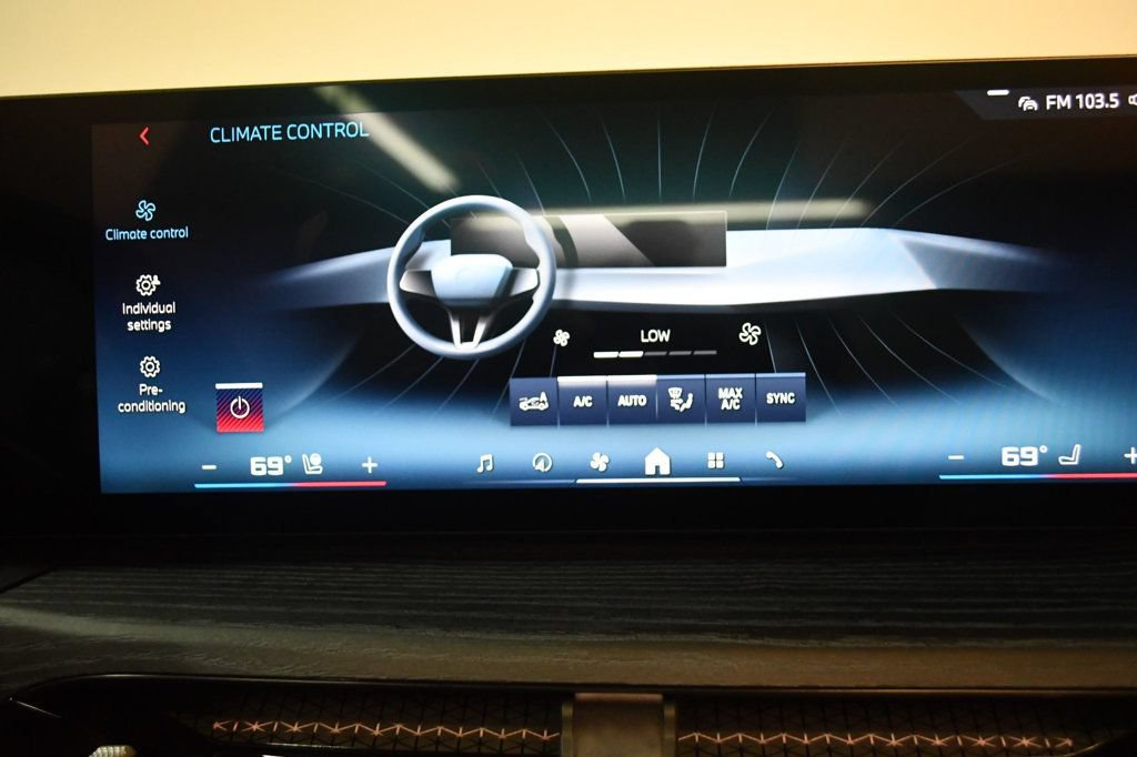Used 2025 BMW M440i Convertible w/ Premium Package RWD image 57
