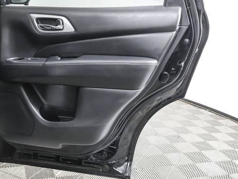 Used 2019 Nissan Pathfinder SL image 48