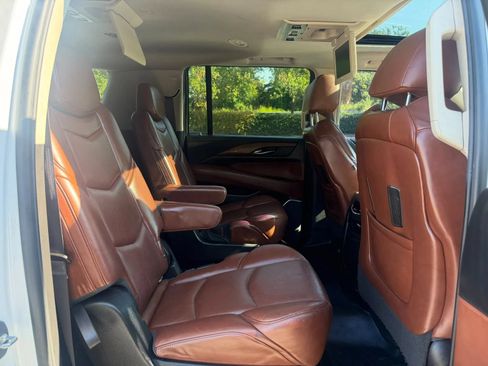 Used 2016 Cadillac Escalade ESV Luxury AWD/4WD image 23