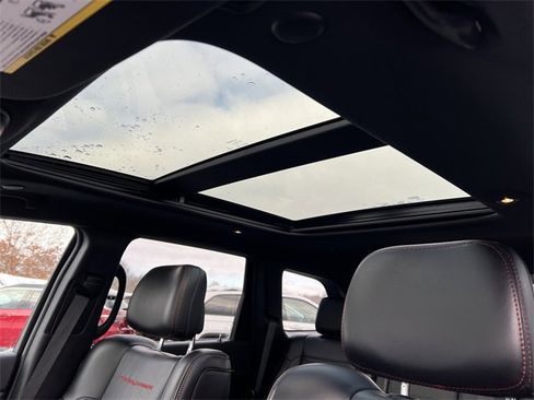 Used 2019 Jeep Grand Cherokee Trailhawk w/ Trailhawk Luxury Group image 11