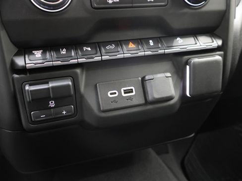 Used 2024 Chevrolet Silverado 2500 Custom w/ Custom Value Package image 44