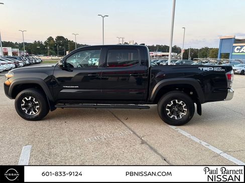 Used 2022 Toyota Tacoma TRD Off-Road image 9