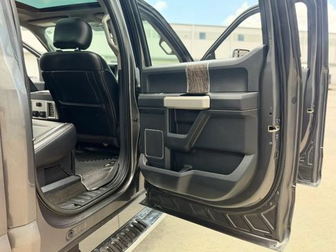 Used 2017 Ford F250 Lariat w/ Lariat Ultimate Package AWD/4WD image 30