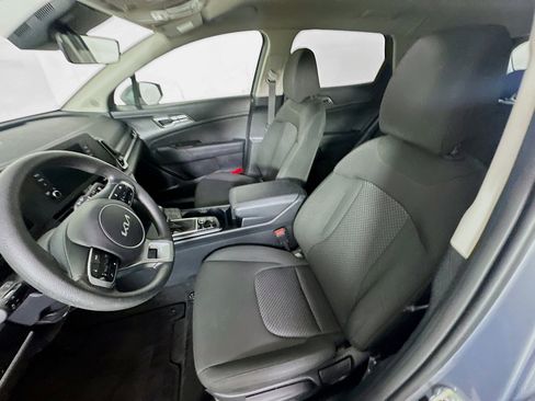 Used 2025 Kia Sportage LX FWD image 13