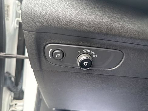 Used 2023 Buick Envision Essence FWD image 27