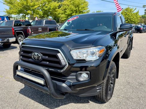 Used 2020 Toyota Tacoma SR5 AWD/4WD image 1