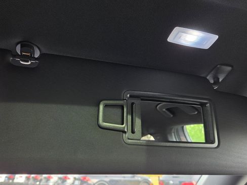 Used 2023 Volkswagen Tiguan SE R-Line image 37