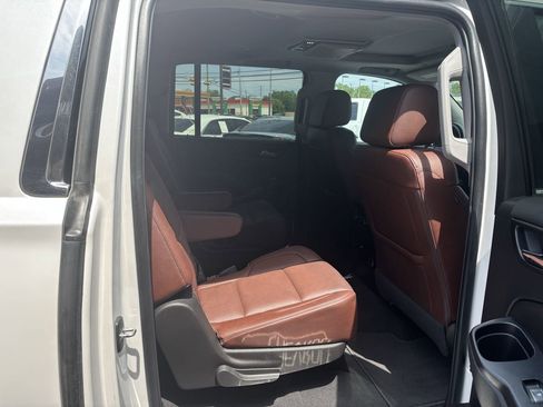 Used 2020 Chevrolet Suburban Premier w/ Premier Plus Edition image 4
