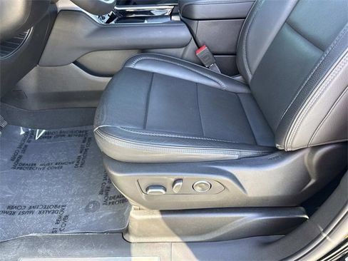 Used 2024 GMC Yukon Denali w/ Advanced Technology Package image 11