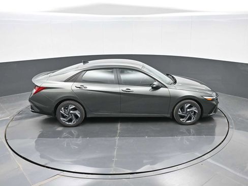 Used 2025 Hyundai Elantra SEL FWD image 30