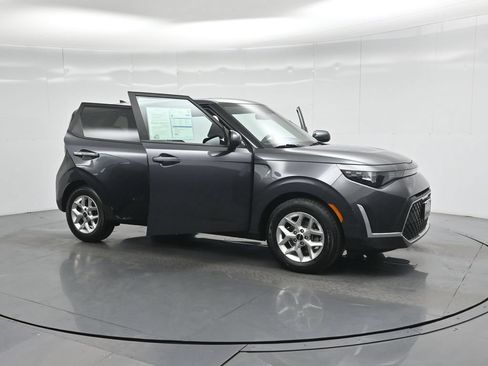 Used 2023 Kia Soul LX w/ Option Group 015 FWD image 32