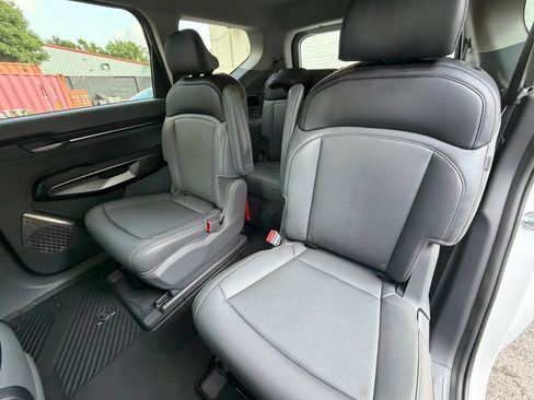 Used 2024 Kia EV9 Light Long Range RWD image 17
