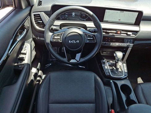 Used 2025 Kia Seltos EX AWD/4WD image 12