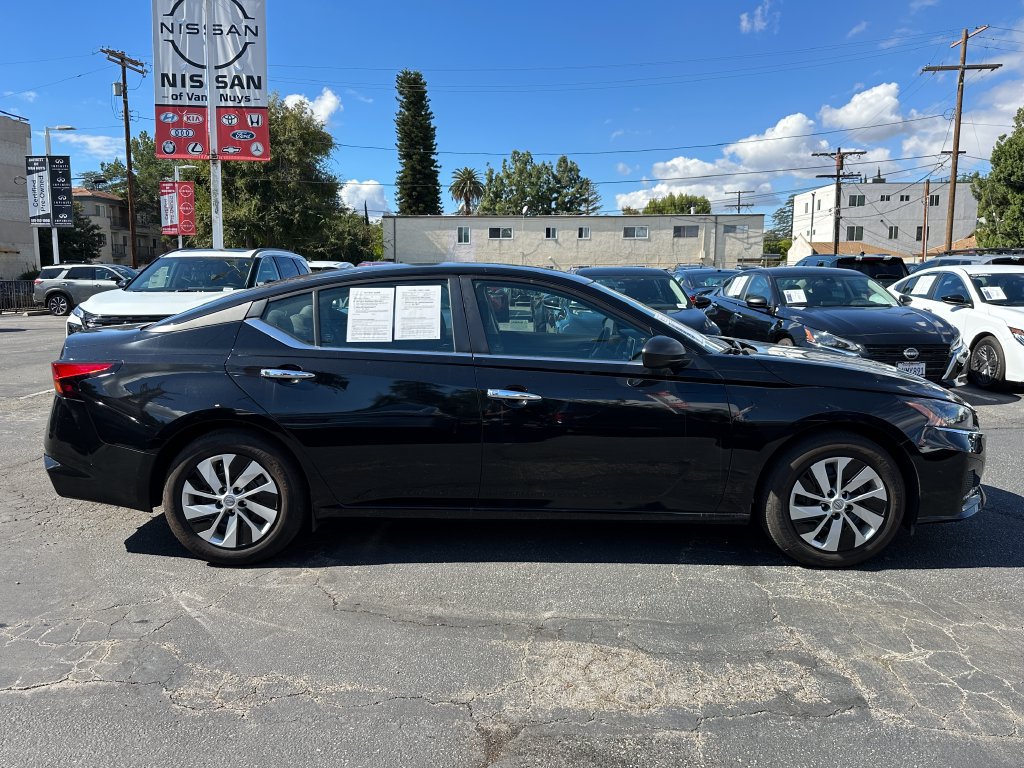 Used 2025 Nissan Altima 2.5 S FWD image 9