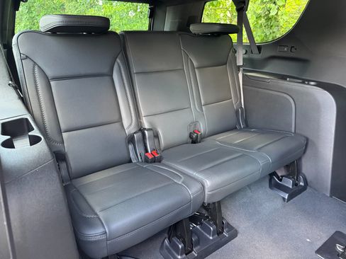 Used 2025 GMC Yukon XL Denali AWD/4WD image 72