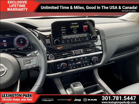 Used 2024 Nissan Pathfinder Platinum AWD/4WD image 9