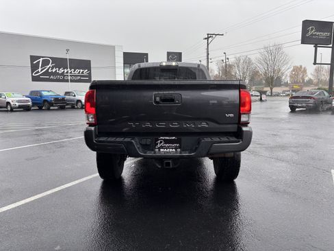 Used 2018 Toyota Tacoma TRD Sport image 7