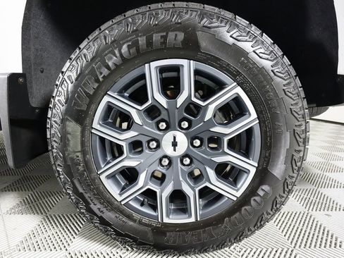 Used 2024 Chevrolet Colorado Z71 w/ Z71 Convenience Package 2 image 41