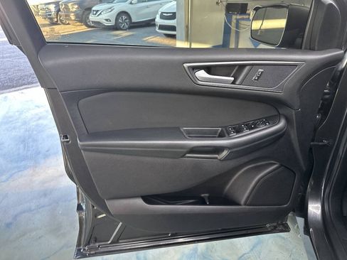Used 2019 Ford Edge SE FWD image 16
