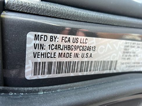 Used 2023 Jeep Grand Cherokee Limited w/ Luxury Tech Group II AWD/4WD image 27