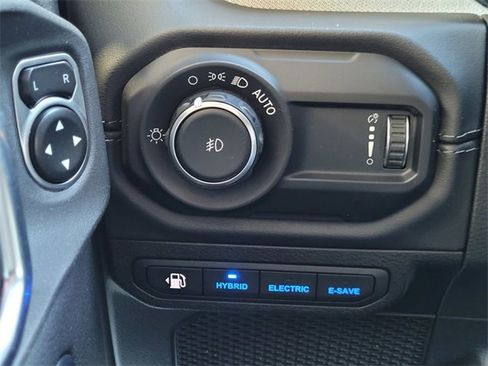 Used 2024 Jeep Wrangler Unlimited Sahara image 14