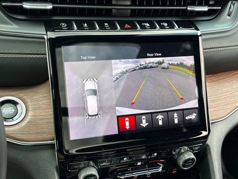 Used 2023 Jeep Grand Cherokee Summit w/ Advanced Protech Group IV AWD/4WD image 28