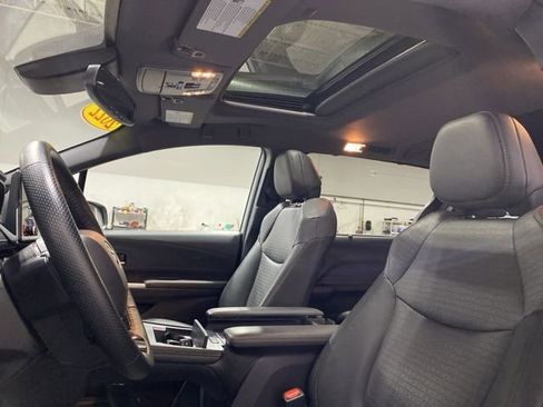 Used 2022 Toyota Sienna XLE Woodland Edition image 22