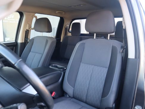 Used 2021 Nissan Titan SV w/ SV Convenience Package image 63