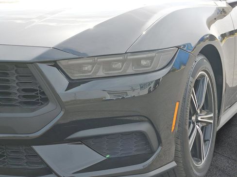 Used 2025 Ford Mustang EcoBoost image 7