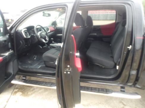 Used 2017 Toyota Tacoma SR5 image 15