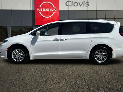 Used 2022 Chrysler Pacifica Touring-L FWD image 6