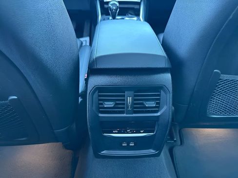 Used 2021 BMW 330i xDrive Sedan AWD/4WD image 15