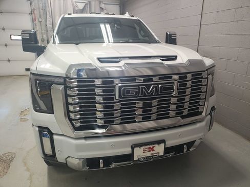 New 2026 GMC Sierra 2500 Denali w/ Denali Reserve Package AWD/4WD image 6